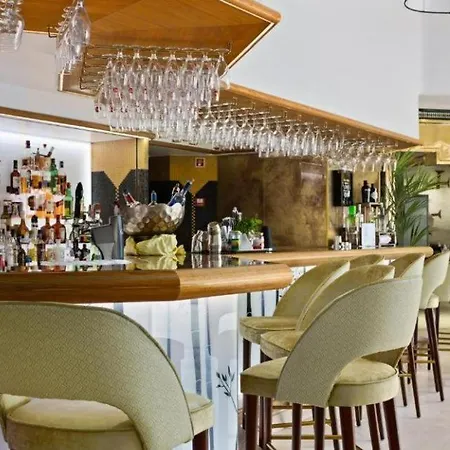 Four Seasons Country Club *